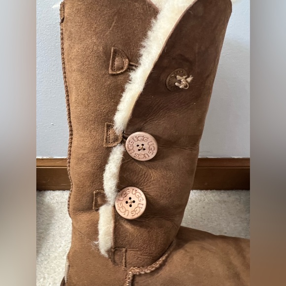 Woman’s UGG’s size 8 - Picture 3 of 5